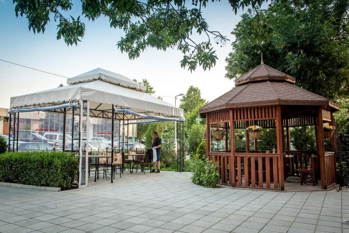 Семеен Хотел Аризона Pavel Banya Exterior photo